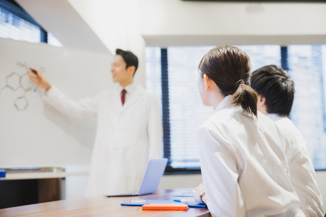 【病院向け】オーダーメイドホワイトボードで叶える！効率的な情報共有