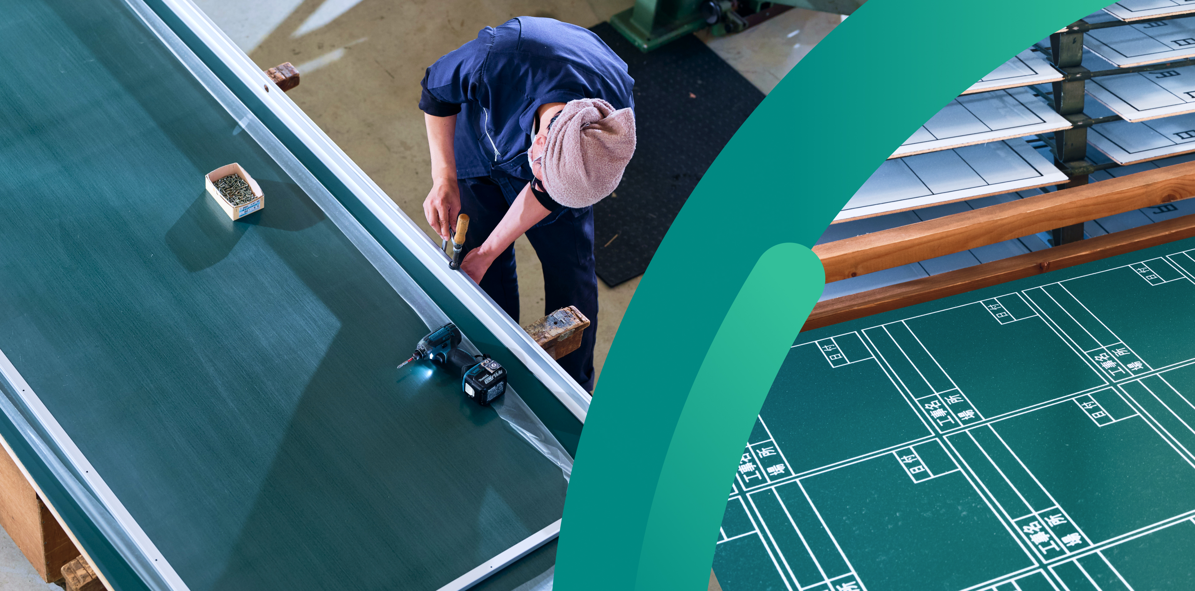 黒板を製作する職人の手元