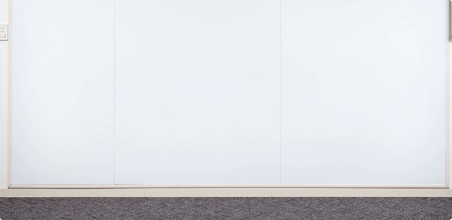 壁一面のホワイトボード