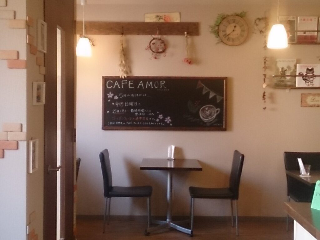 カフェアモール
木枠ビューボードブラック遠目