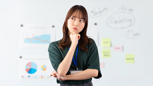 掲示板の「張り替え」と「買い替え」で迷ったときの判断ポイント