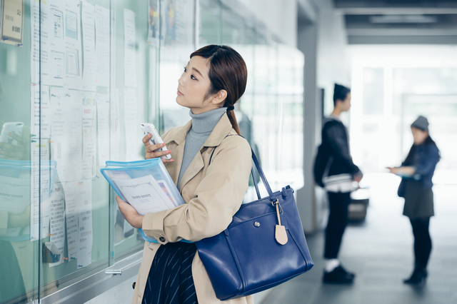 【種類別】素材選びで失敗しない!目的に合った掲示板の選び方