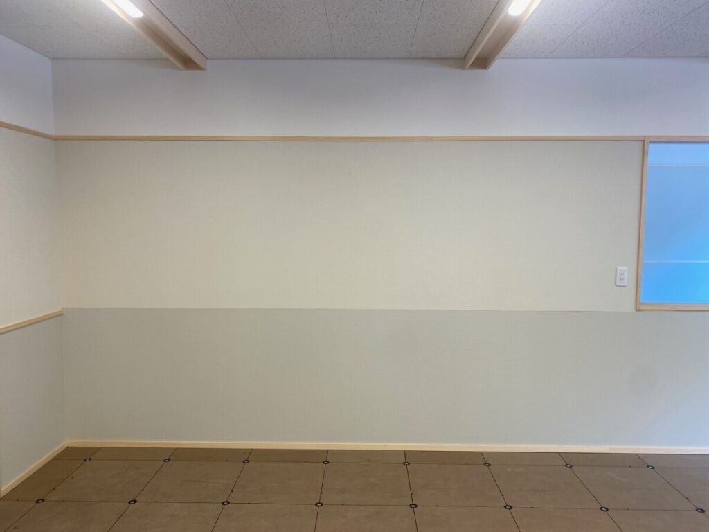 壁面ホワイトボードの取付前の様子