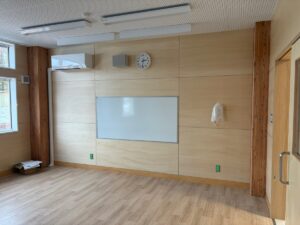 道東 幕別町の学校｜ホワイトボード・掲示板・UDスライダー(昇降黒板)の施工